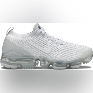 2019
Wmns Air VaporMax Flyknit 3 'Pure Platinum' new in box !